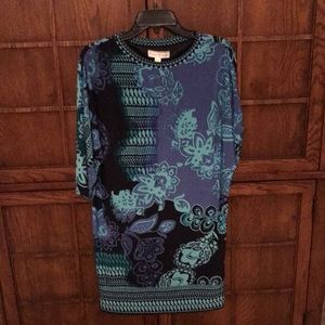 EUC PRINTED DOLMAN SLEEVE DRESS. TAPPERS TOP TO BOTTOM. SZ 2. BEAUTIFUL COLORS.
